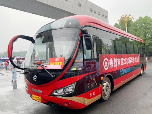 獨(dú)家！洛陽(yáng)一高校畢業(yè)生返?？擅赓M(fèi)乘公交直達(dá)宿舍