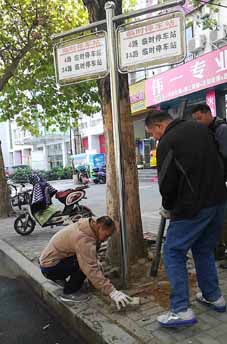 現(xiàn)場辦公，把整改成效落實(shí)到群眾心坎上