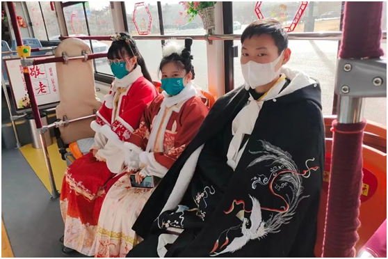 老家河南 心的春運(yùn)︱熟悉的春節(jié)里！ 看洛陽(yáng)公交人的過(guò)年儀式感 